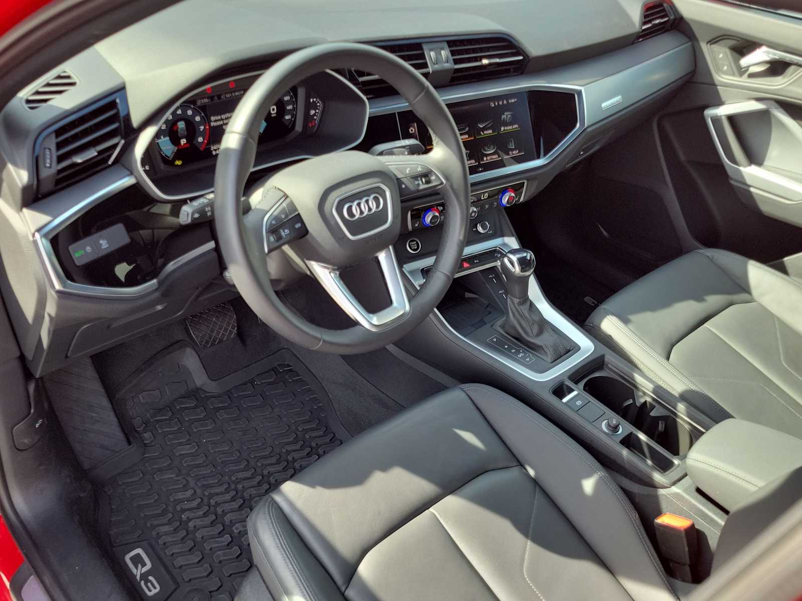 Thumbnail: 2025 Audi Q3 - 2