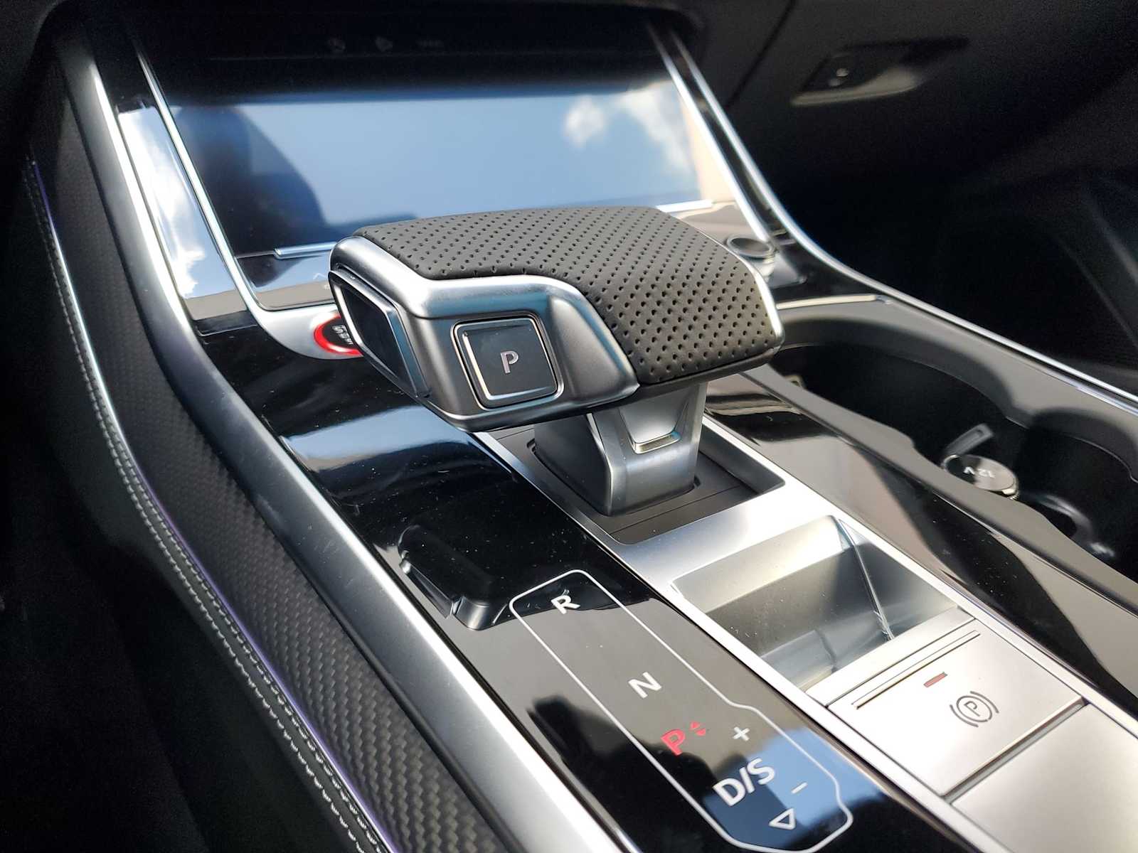 Thumbnail: 2025 Audi SQ8 - 22