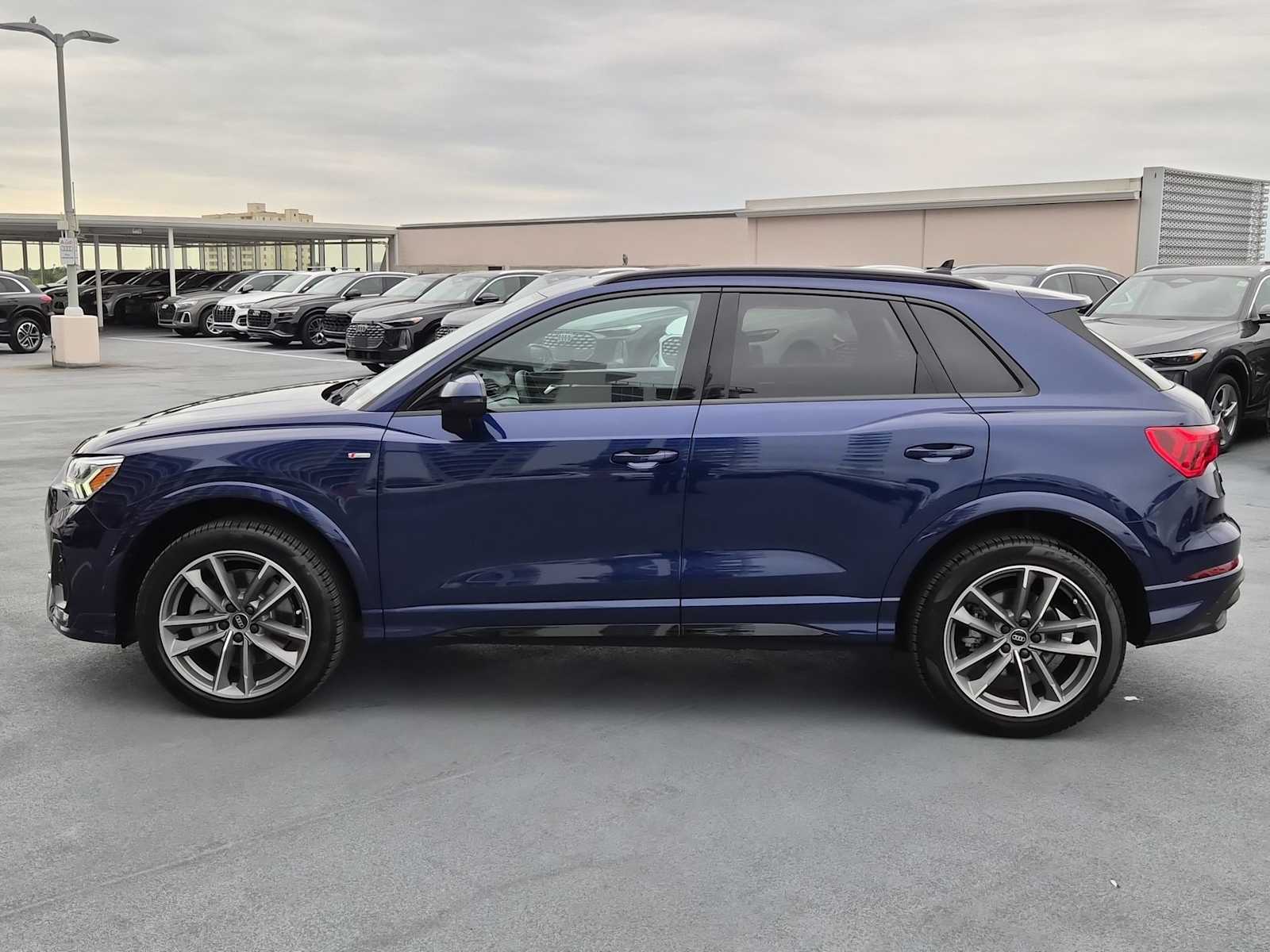 Thumbnail: 2025 Audi Q3 - 3