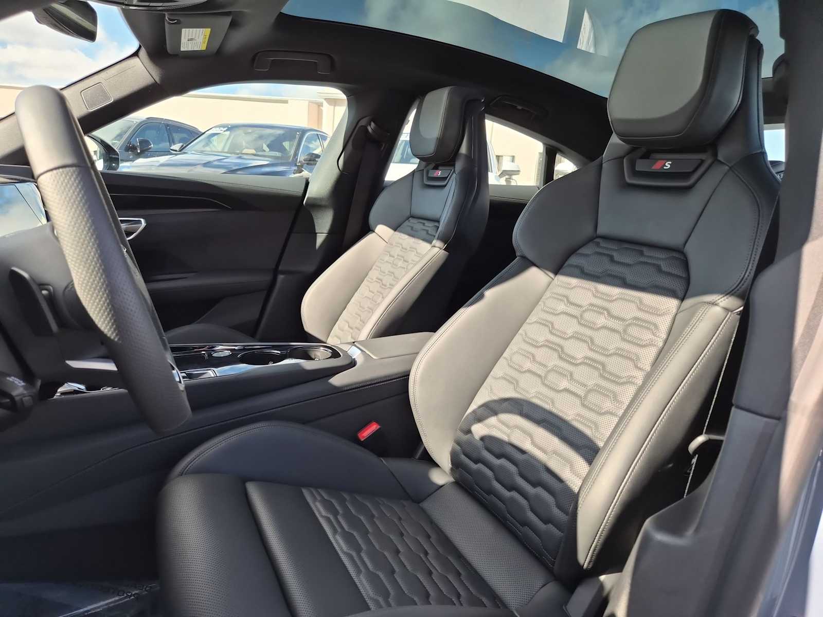 Thumbnail: 2026 Audi e-tron GT - 14