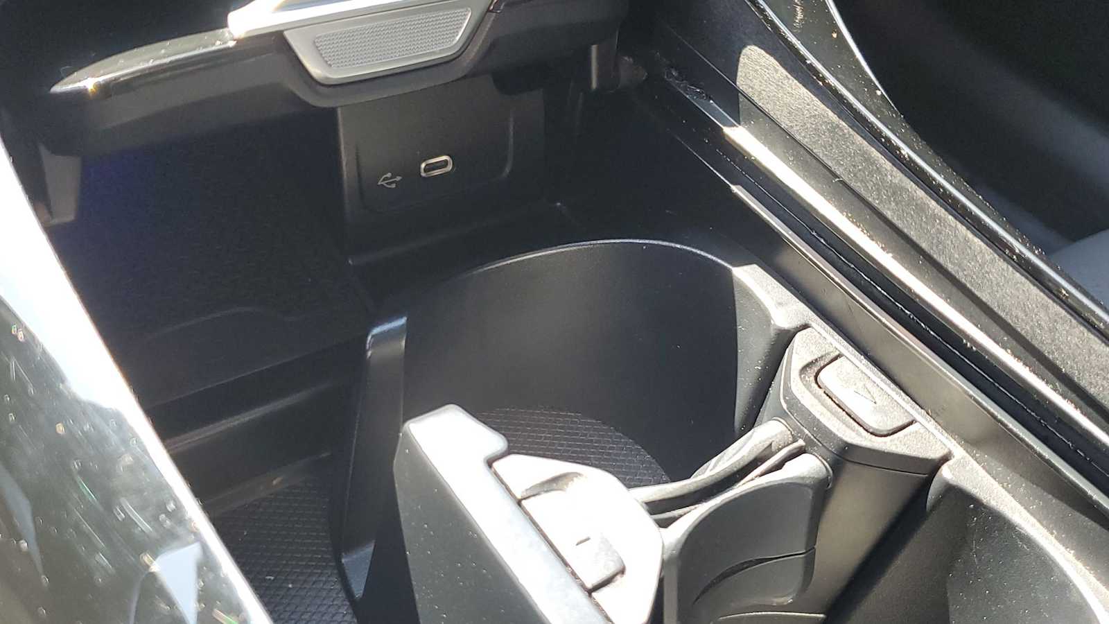 Thumbnail: 2024 Mercedes-Benz C-Class - 32