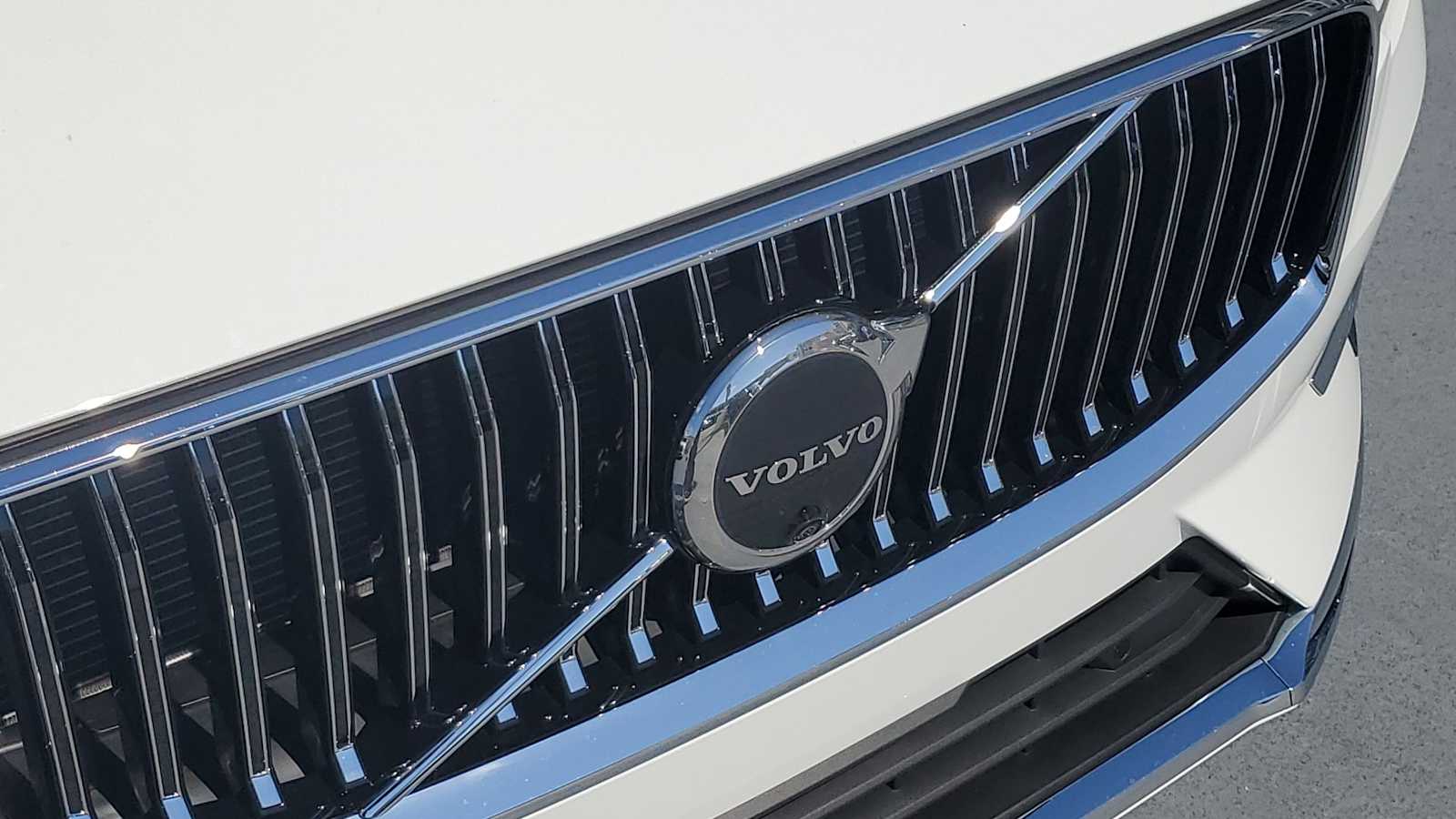 Thumbnail: 2022 Volvo XC60 - 11