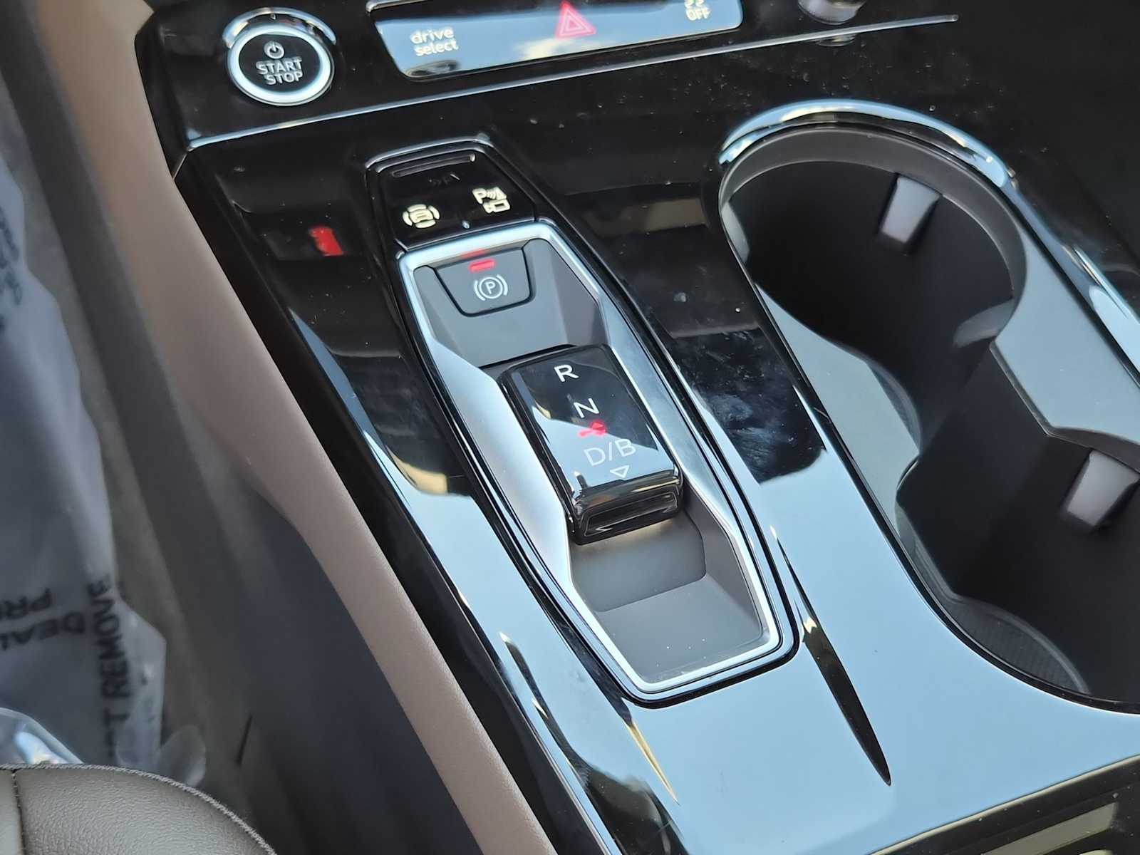 Thumbnail: 2025 Audi e-tron S - 25