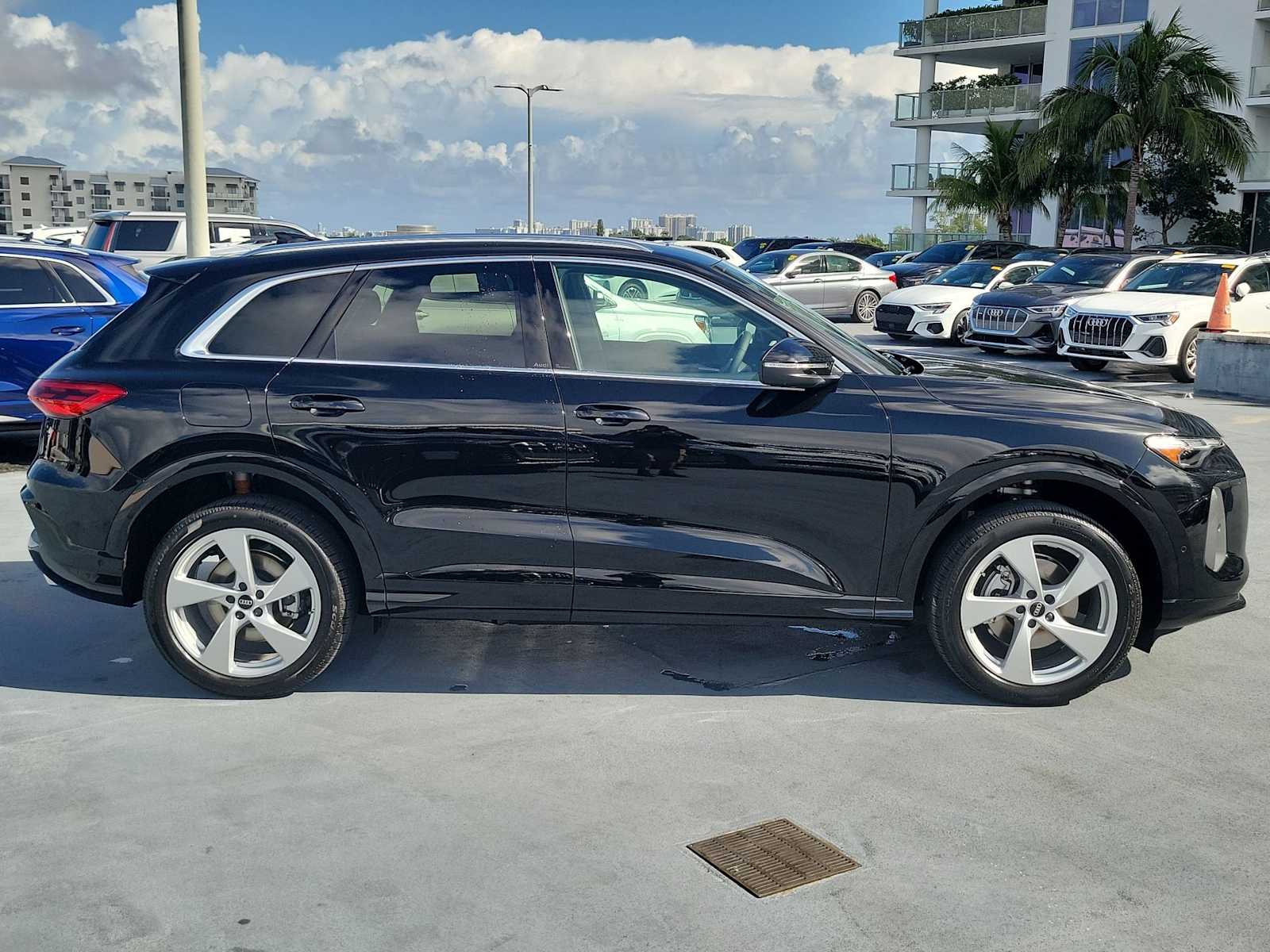 Thumbnail: 2025 Audi Q5 - 7