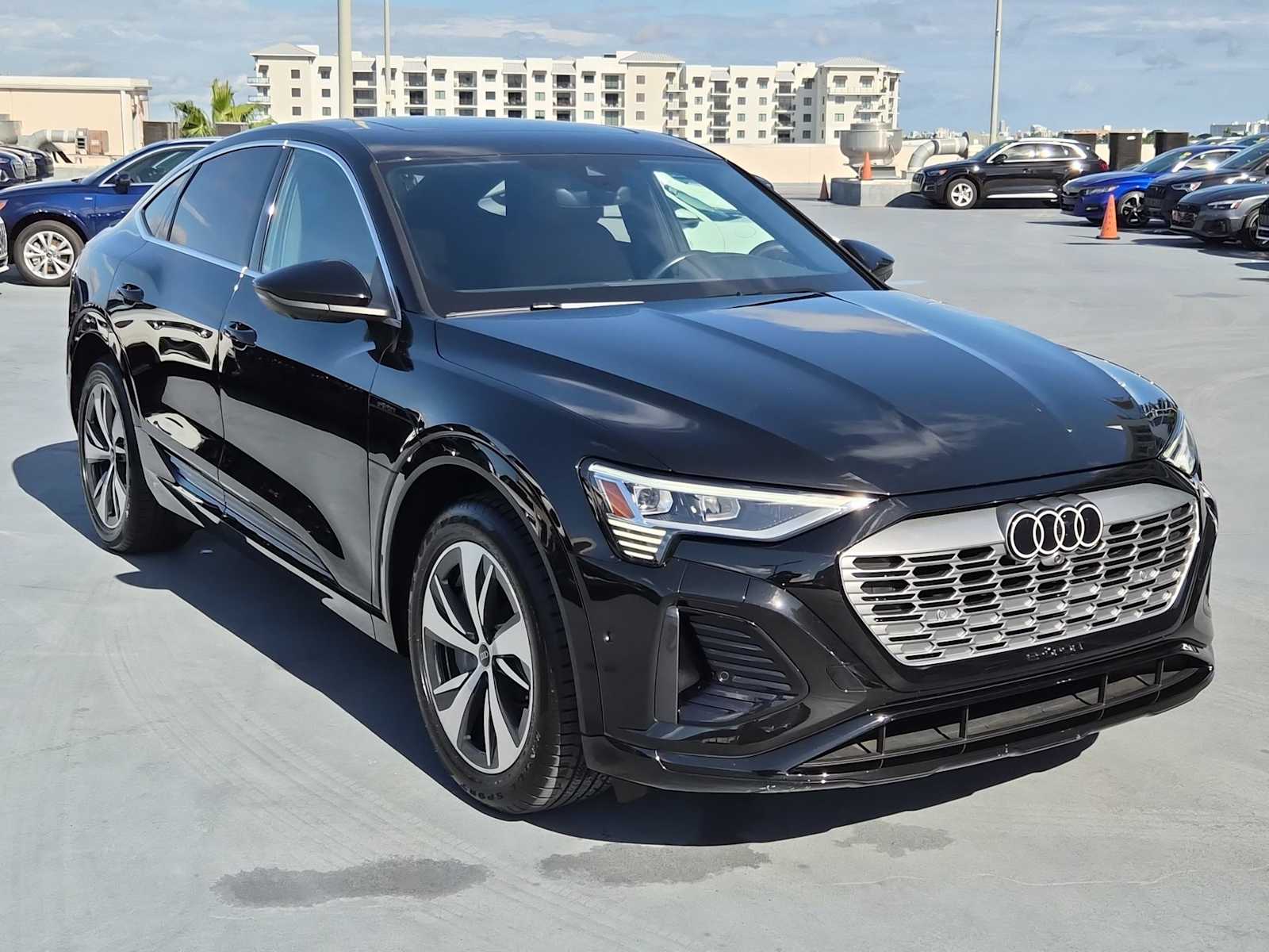 Thumbnail: 2024 Audi Q8 e-tron - 8