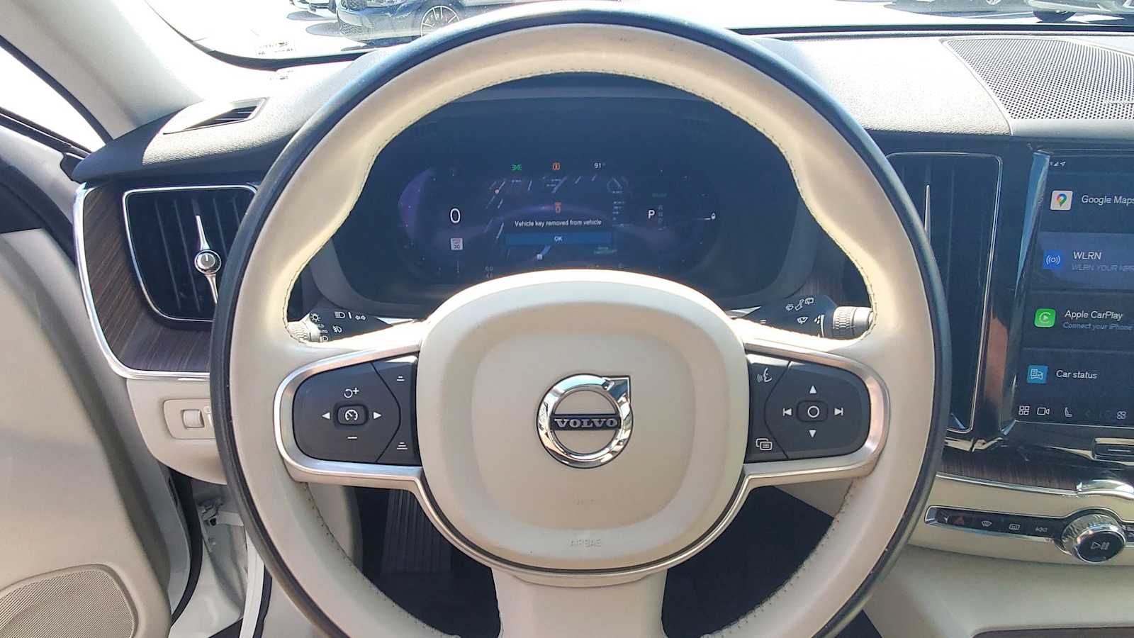 Thumbnail: 2022 Volvo XC60 - 23