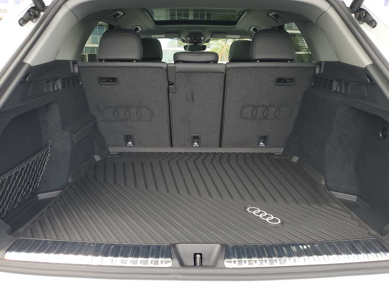 Thumbnail: 2025 Audi Q5 - 24