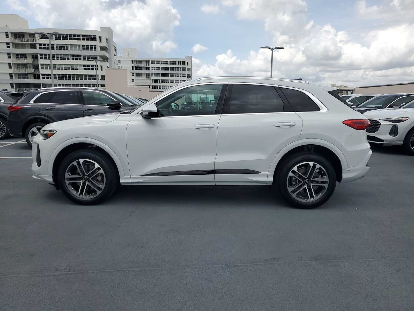 Thumbnail: 2025 Audi Q5 - 3