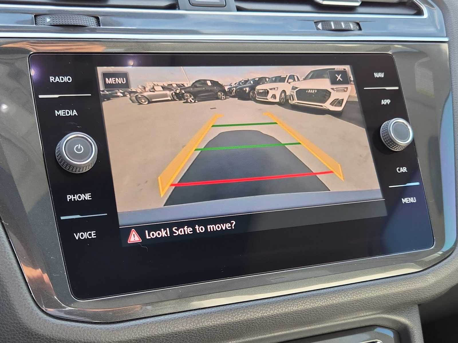 Thumbnail: 2018 Volkswagen Tiguan - 24