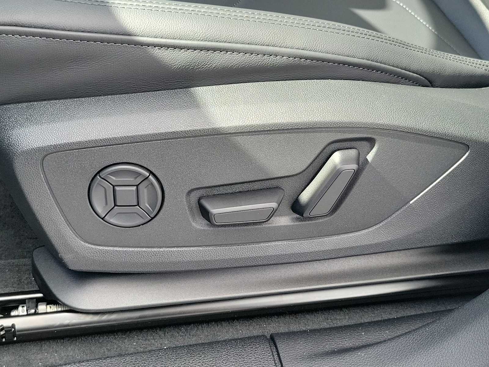 Thumbnail: 2025 Audi Q3 - 16