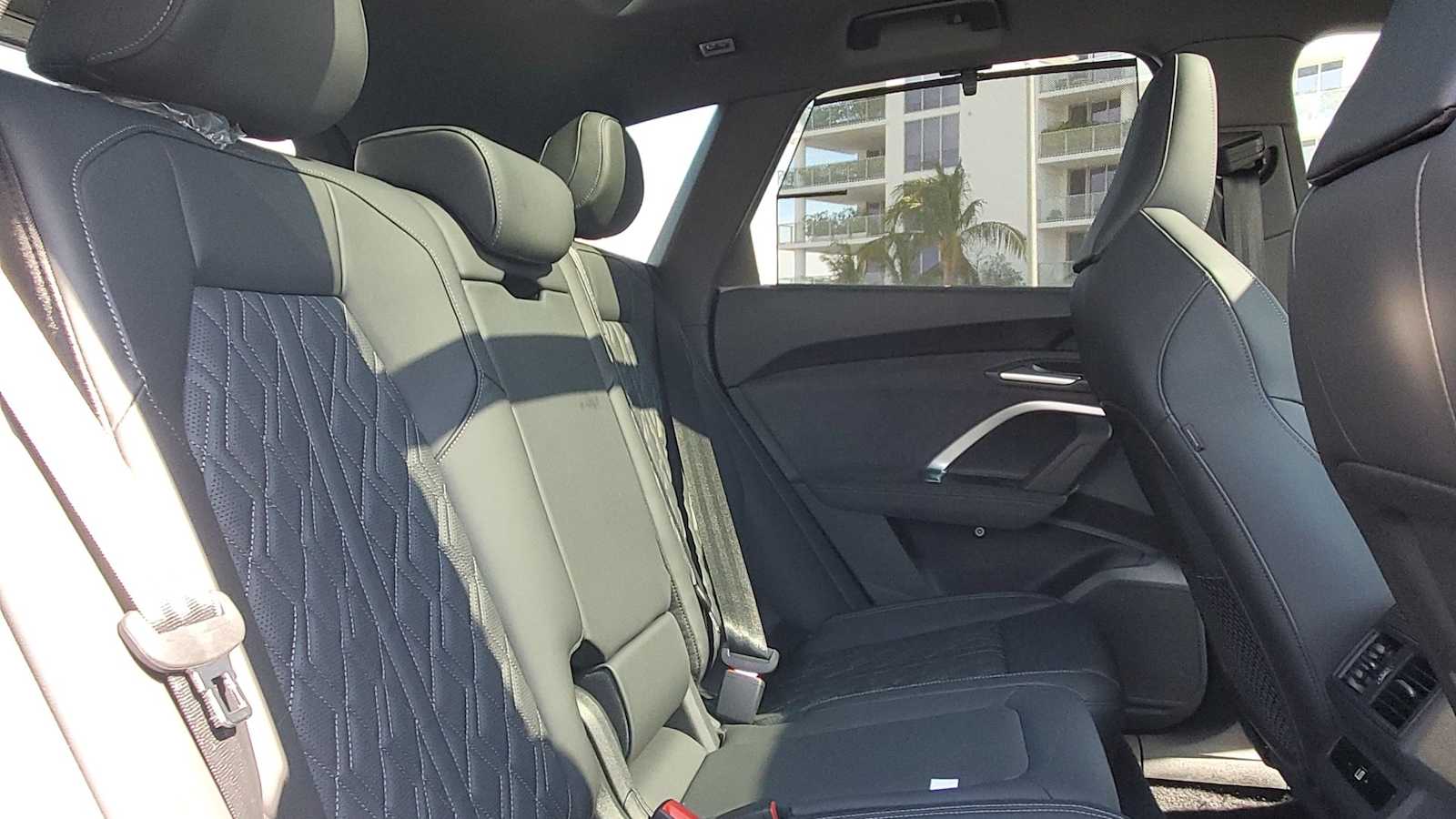 Thumbnail: 2025 Audi SQ5 - 21