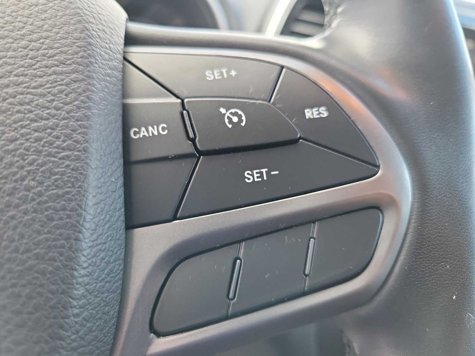 Thumbnail: 2020 Jeep Cherokee - 21