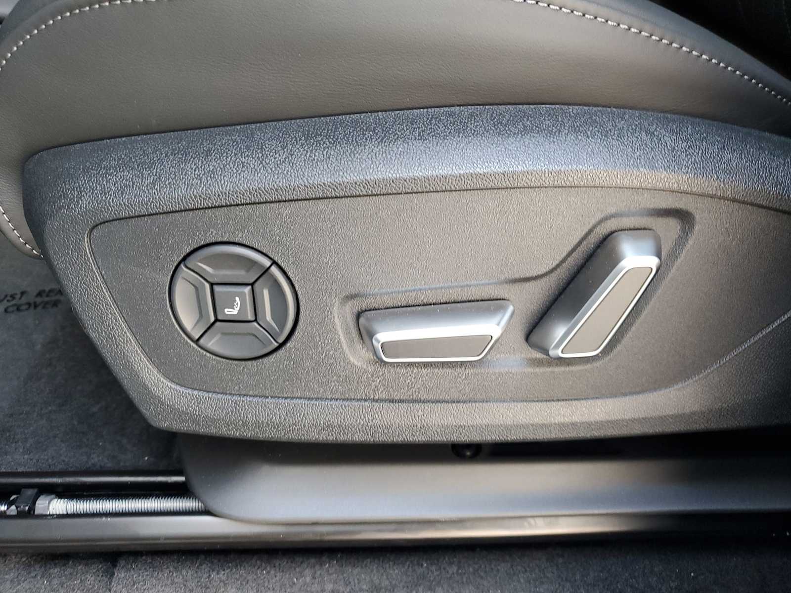 Thumbnail: 2025 Audi SQ6 e-tron - 13