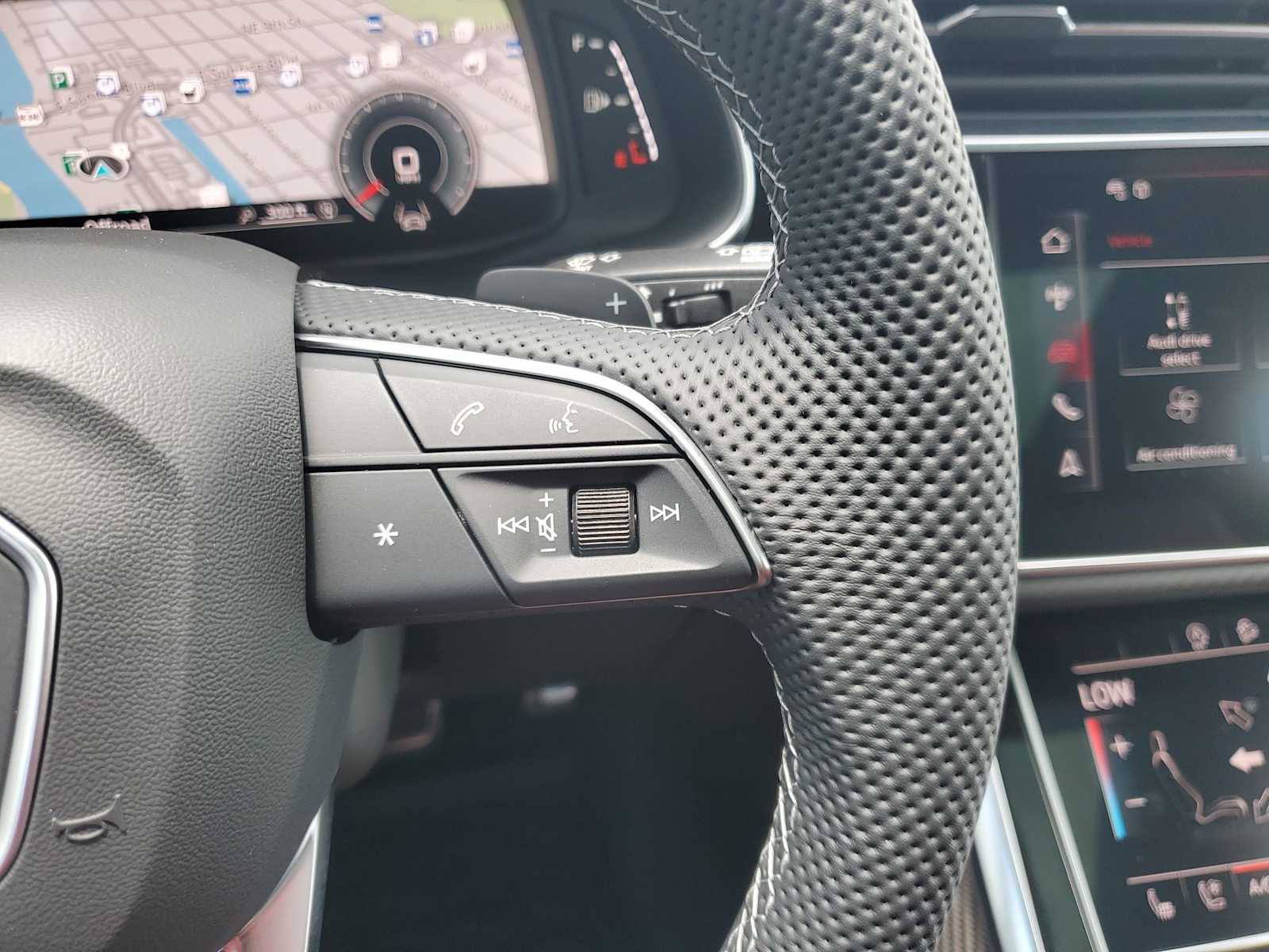 Thumbnail: 2025 Audi SQ8 - 18