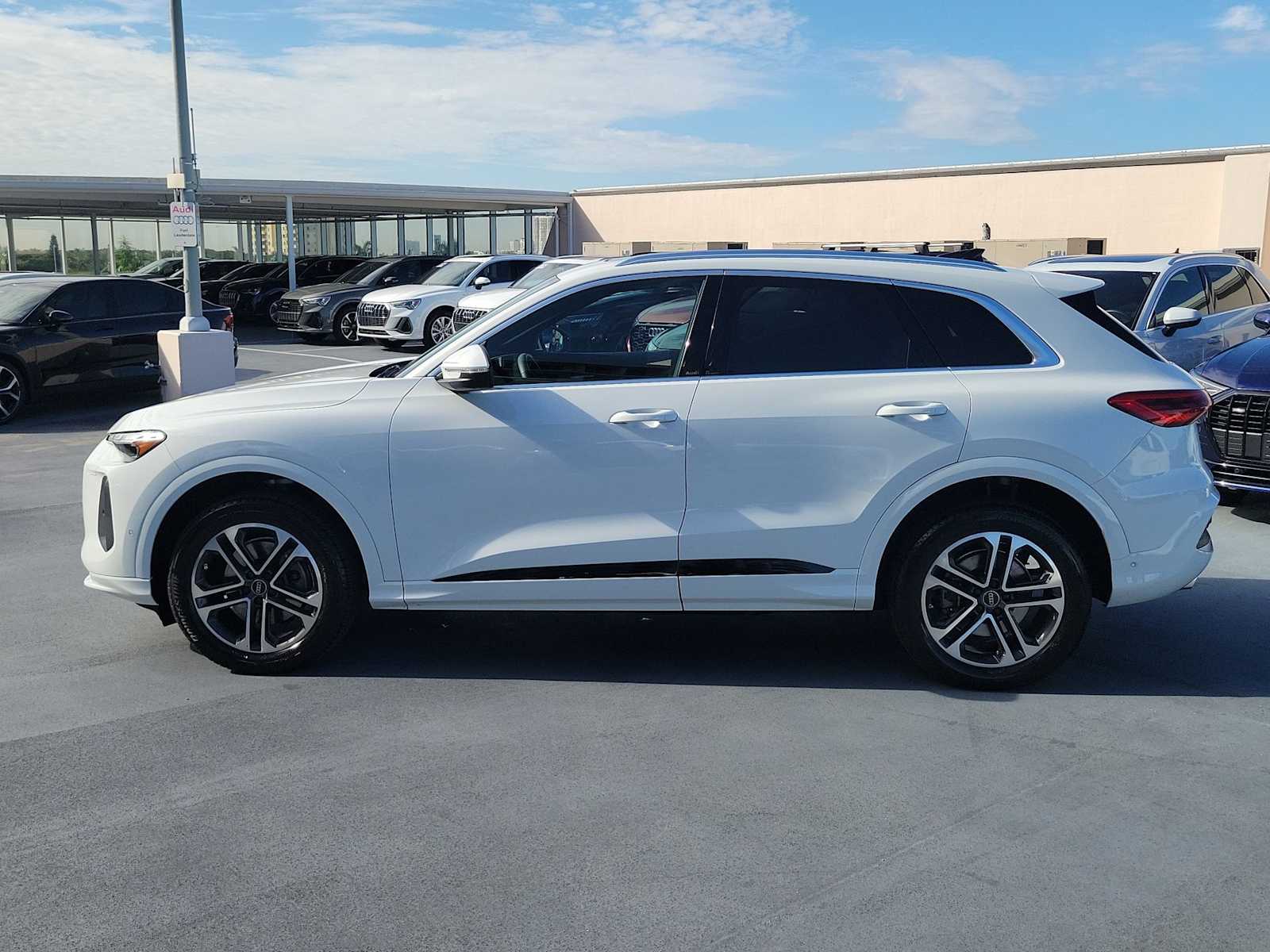 Thumbnail: 2025 Audi Q5 - 3