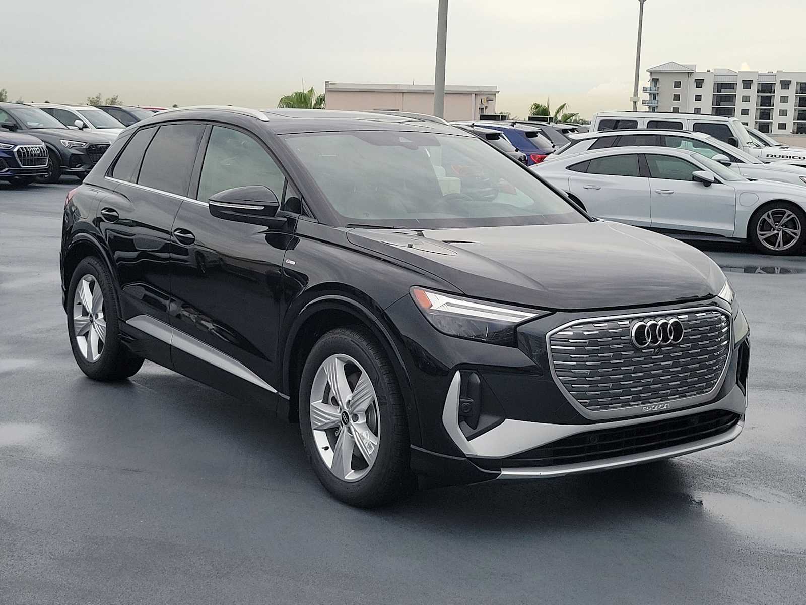 Thumbnail: 2026 Audi Q4 e-tron - 8