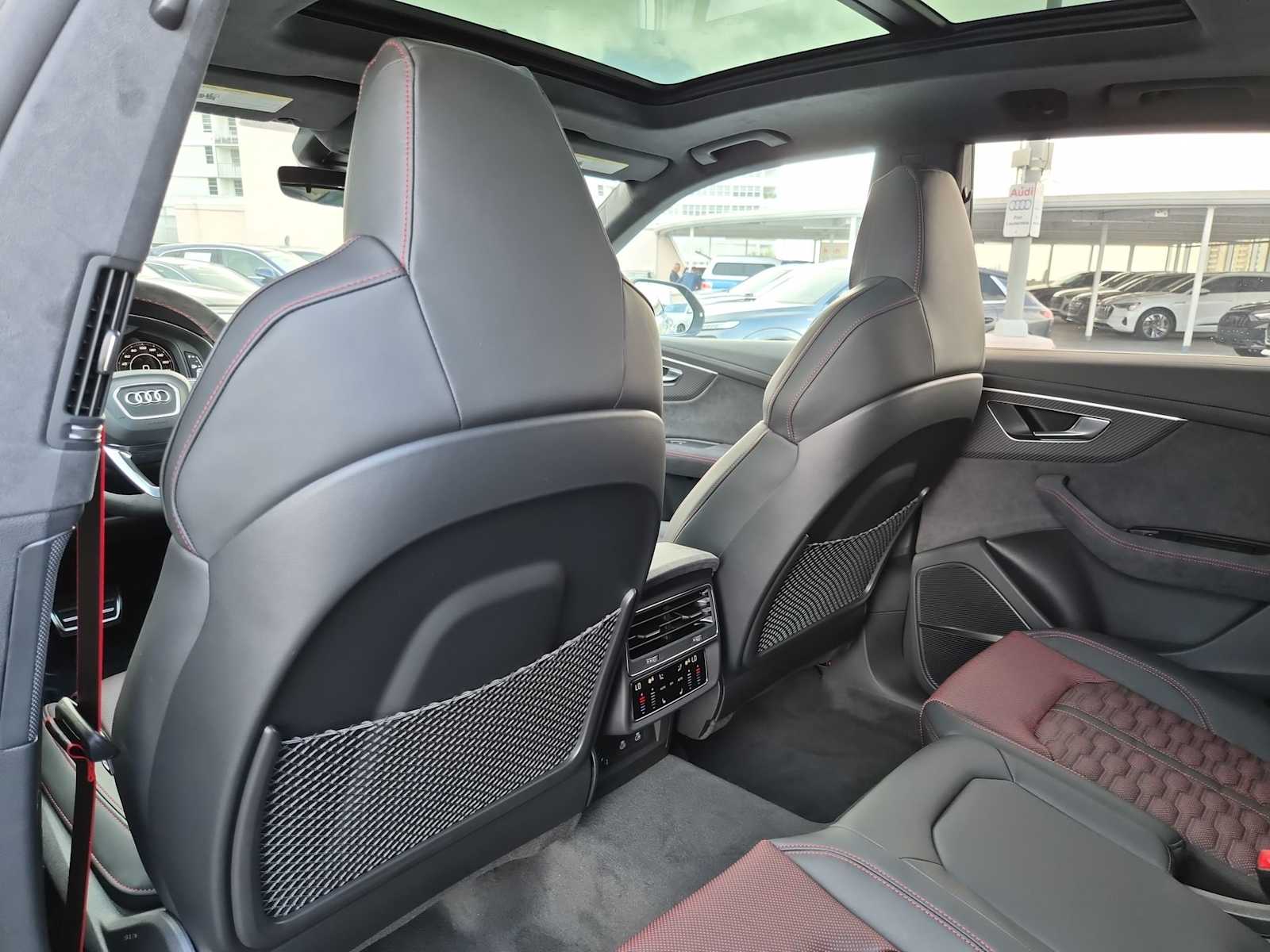 Thumbnail: 2026 Audi RS Q8 - 17