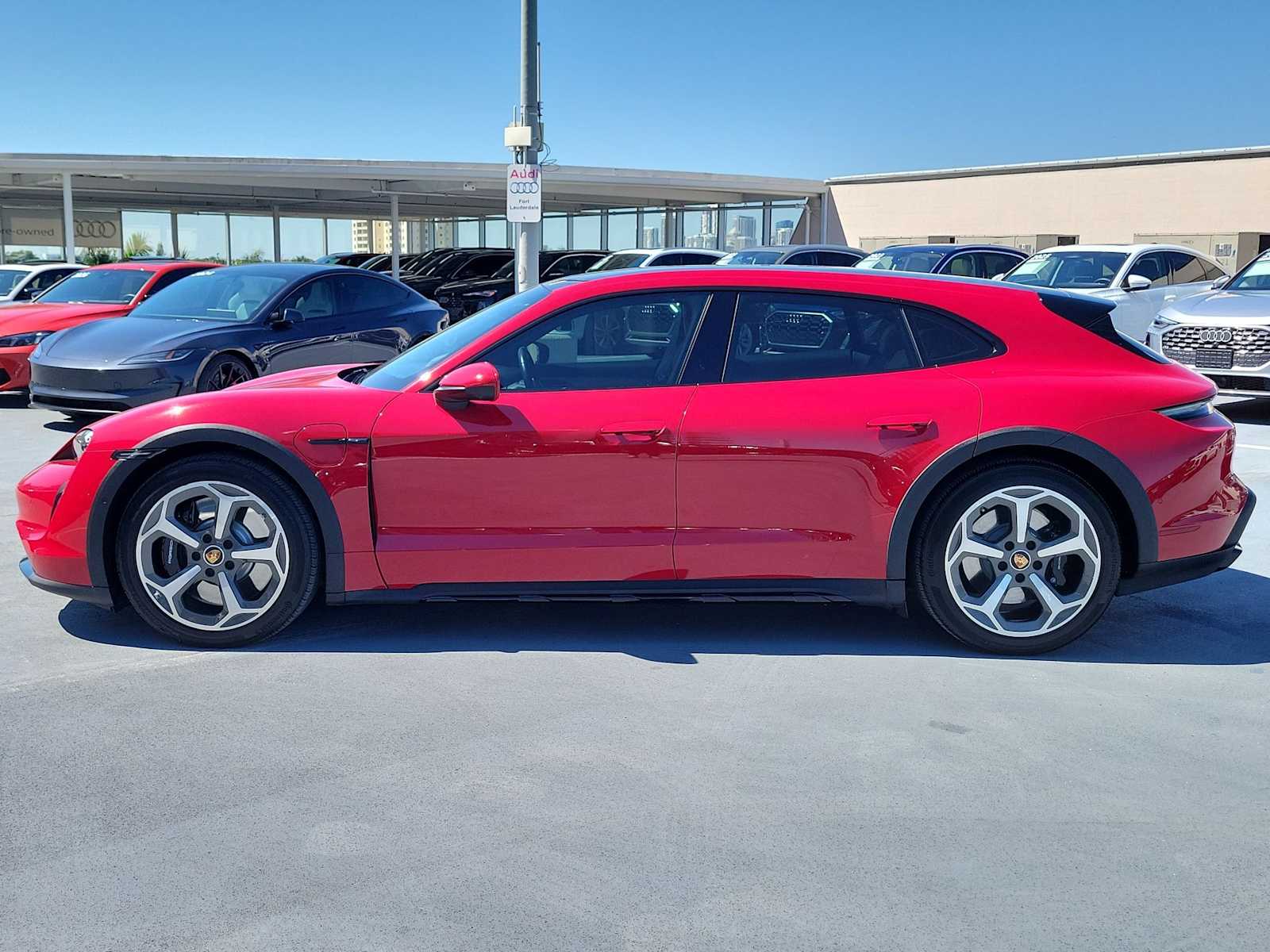 Thumbnail: 2021 Porsche Taycan - 3