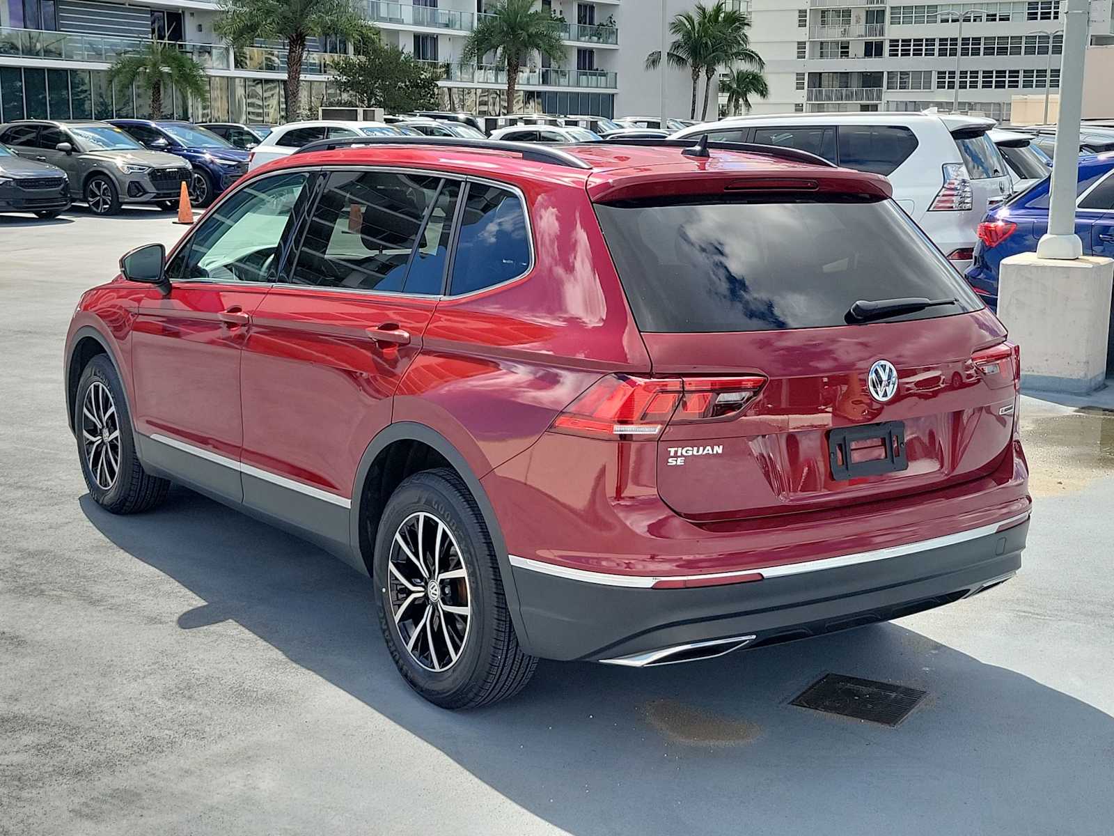 Thumbnail: 2021 Volkswagen Tiguan - 4