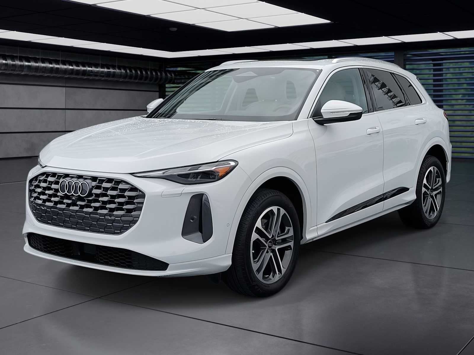 Thumbnail: 2025 Audi Q5 - 1