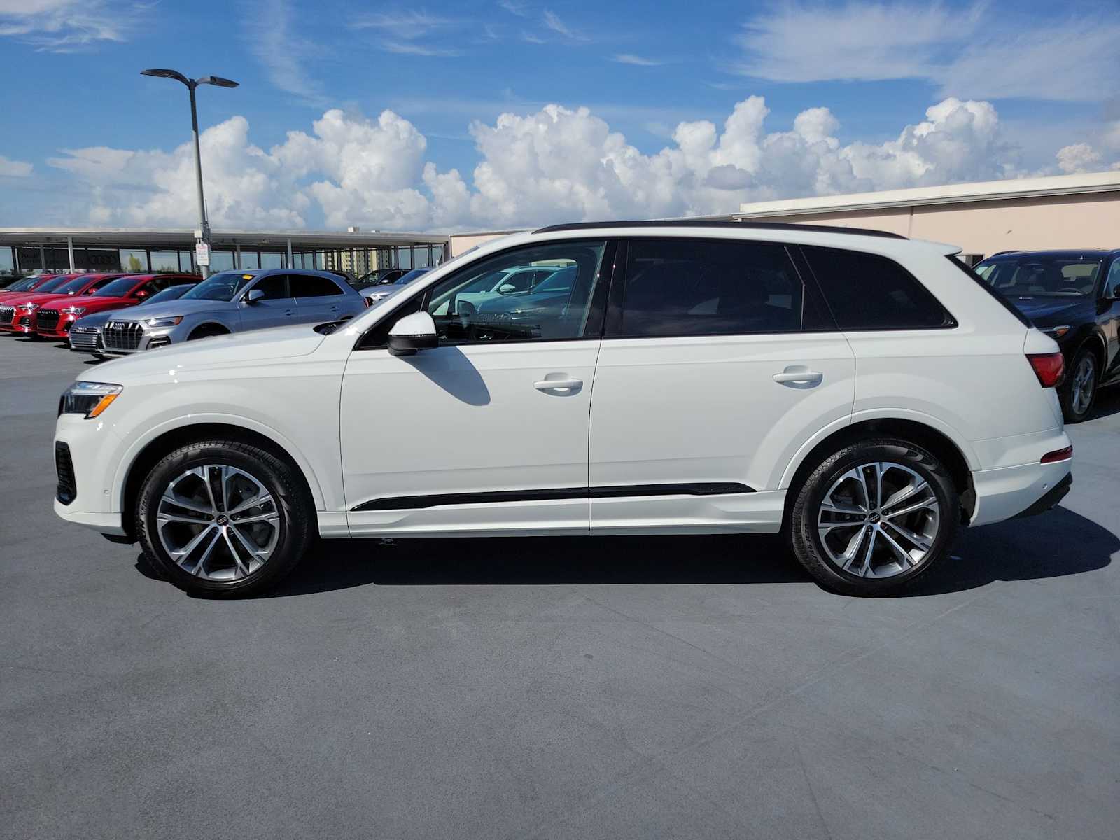 Thumbnail: 2026 Audi Q7 - 3