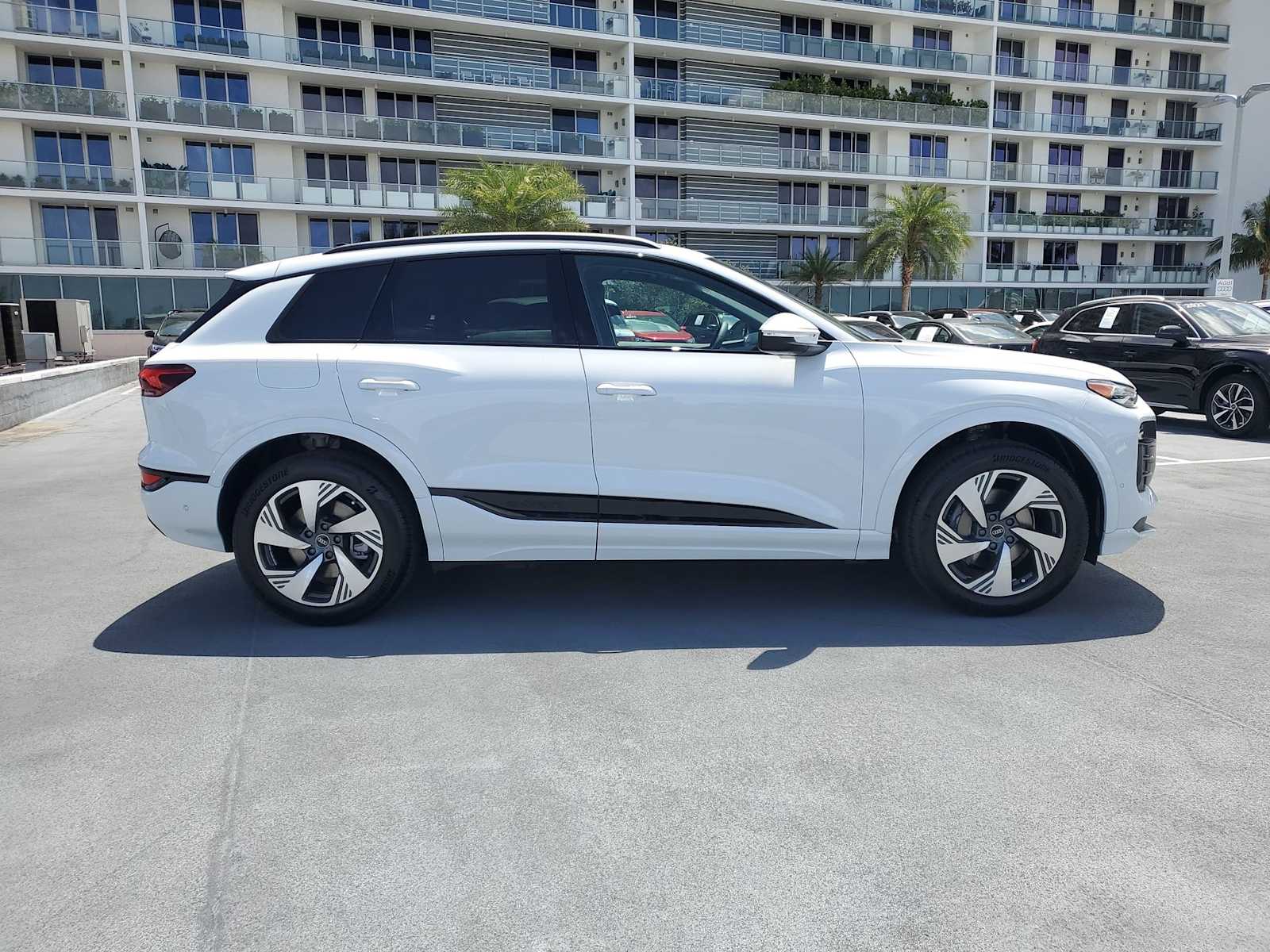 Thumbnail: 2025 Audi Q6 e-tron - 7