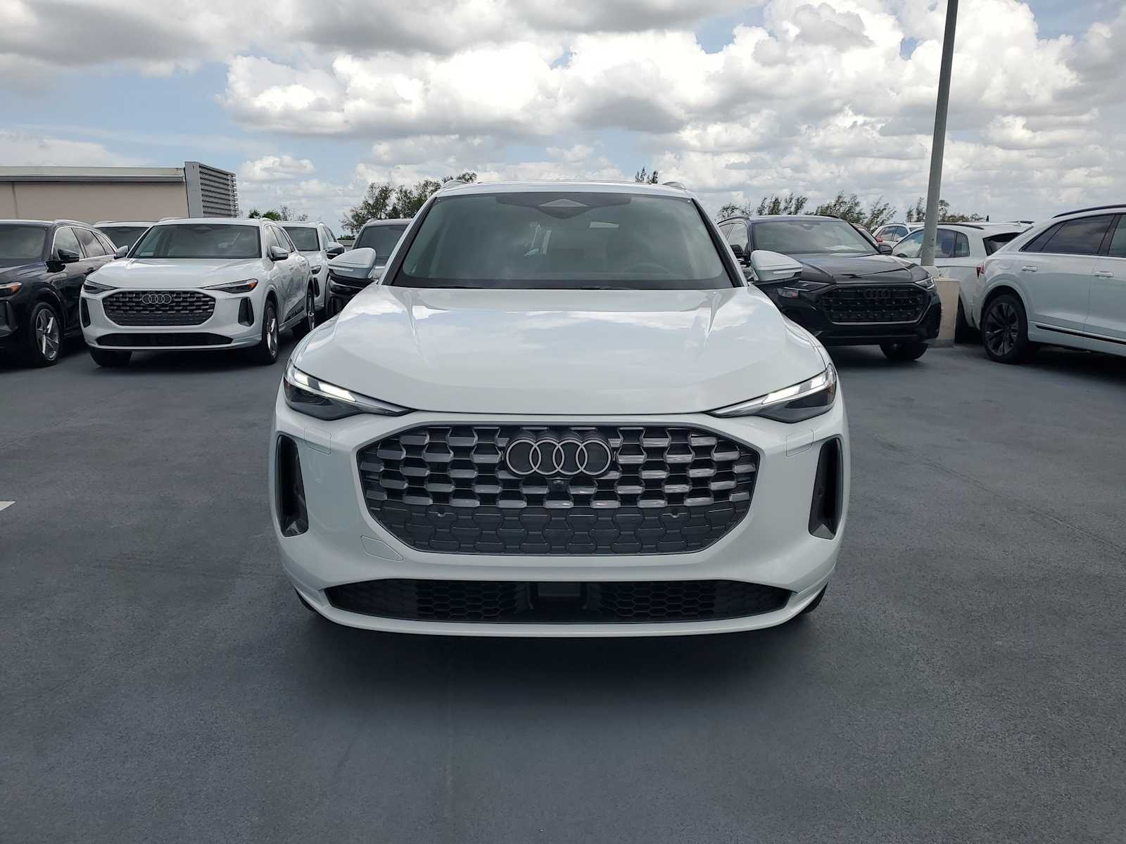 Thumbnail: 2025 Audi Q5 - 9