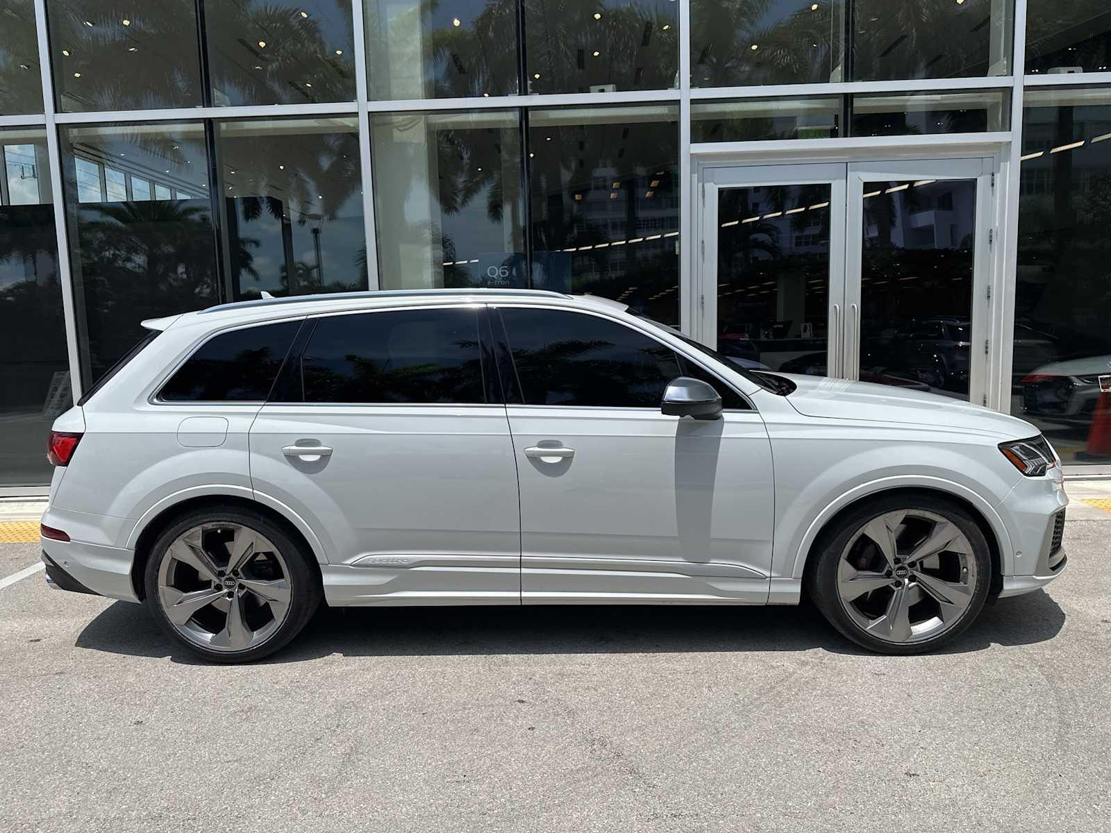 Thumbnail: 2023 Audi SQ7 - 2