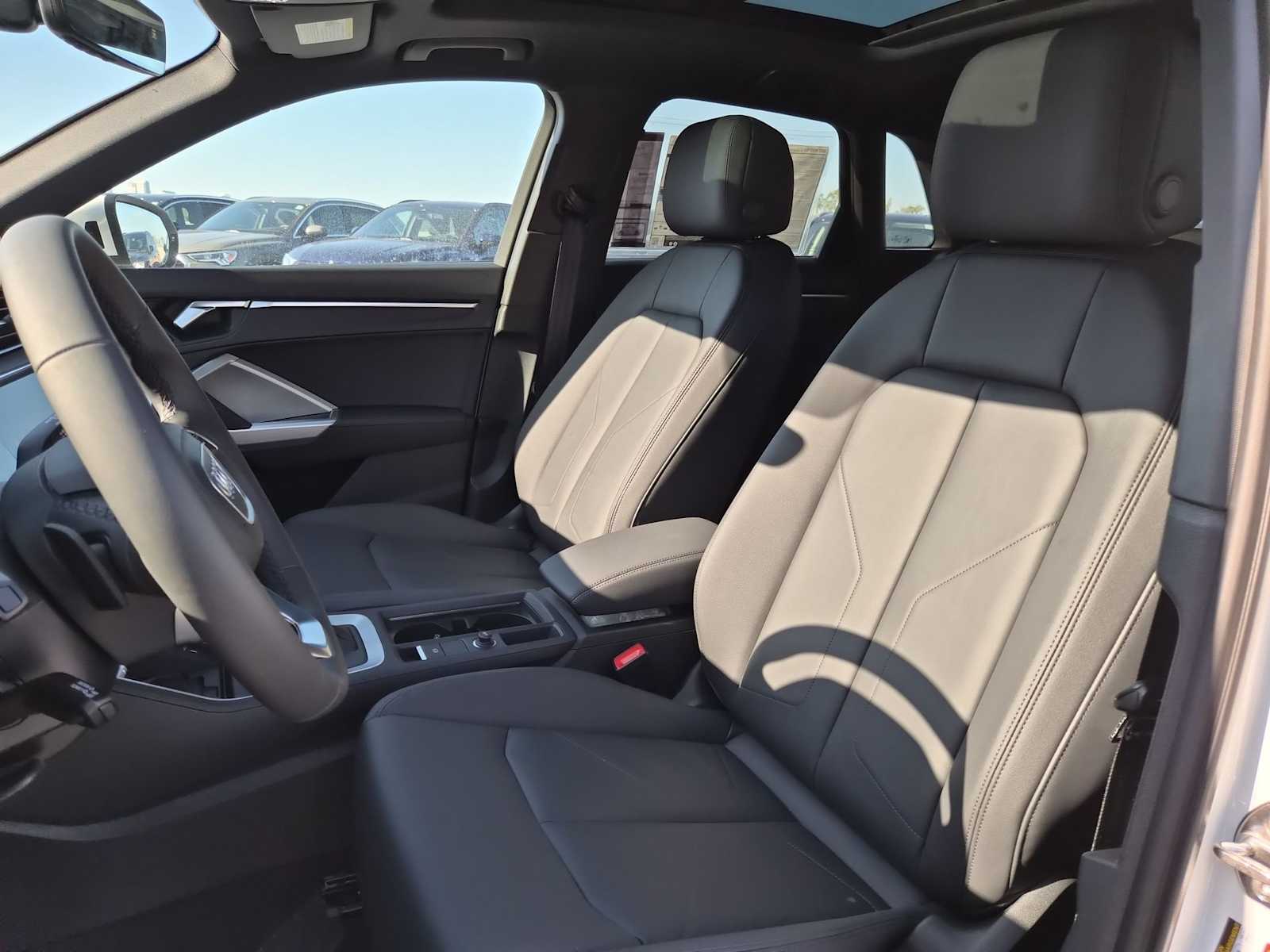 Thumbnail: 2025 Audi Q3 - 15