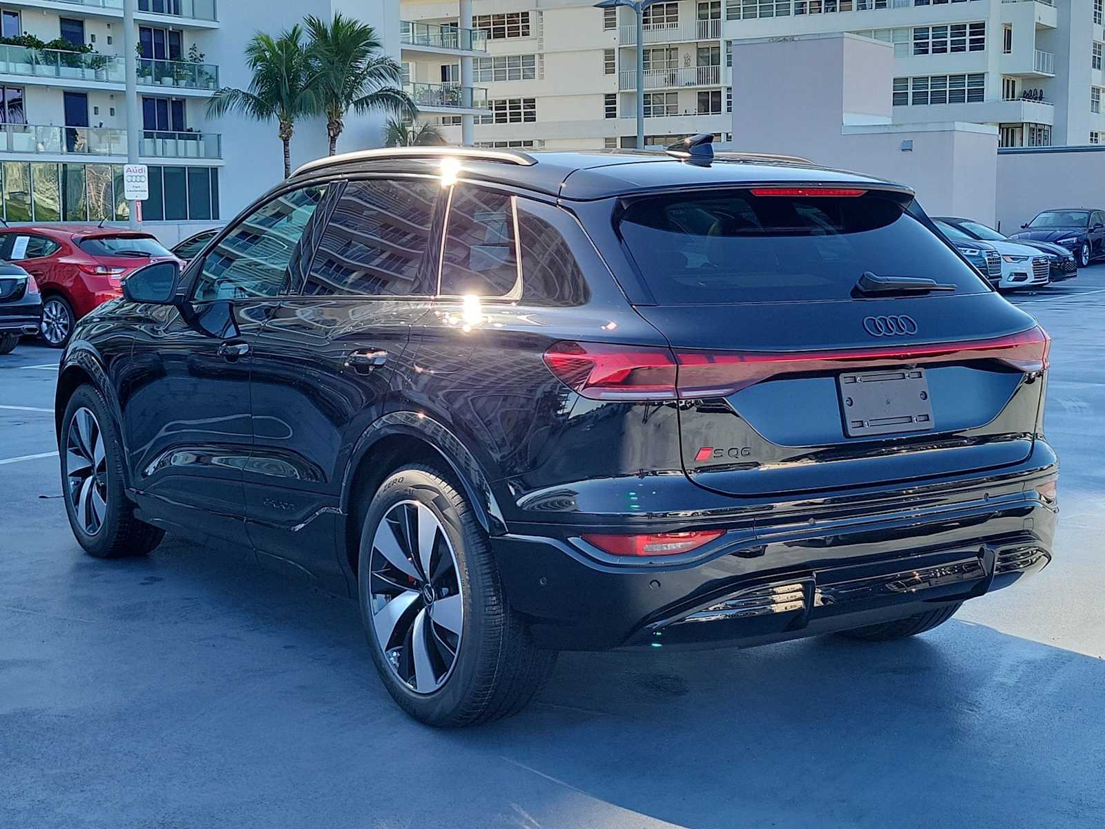 Thumbnail: 2025 Audi SQ6 e-tron - 4