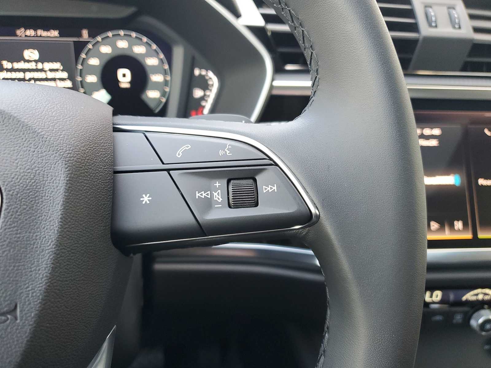 Thumbnail: 2025 Audi Q3 - 18