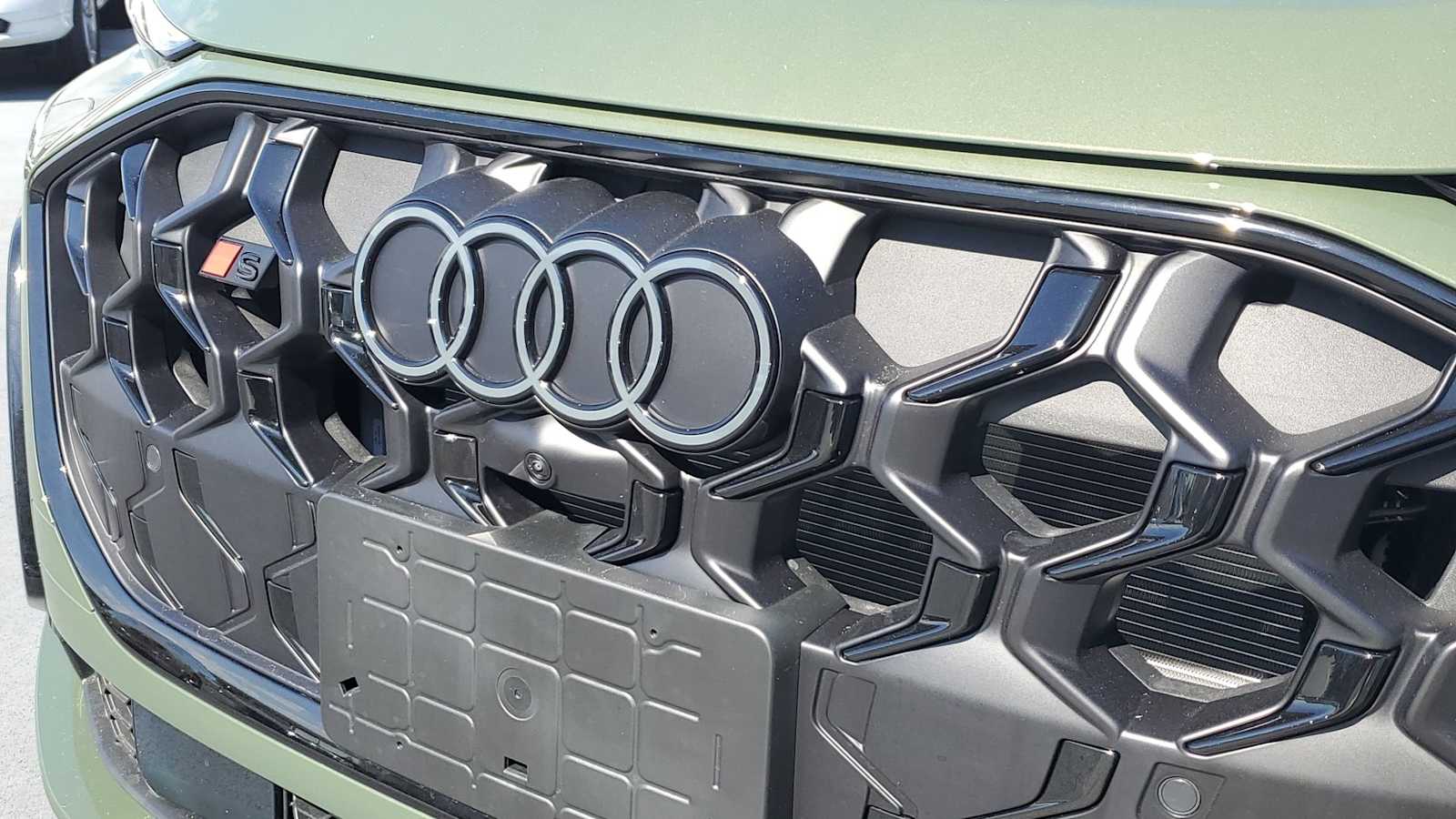 Thumbnail: 2025 Audi SQ5 - 11