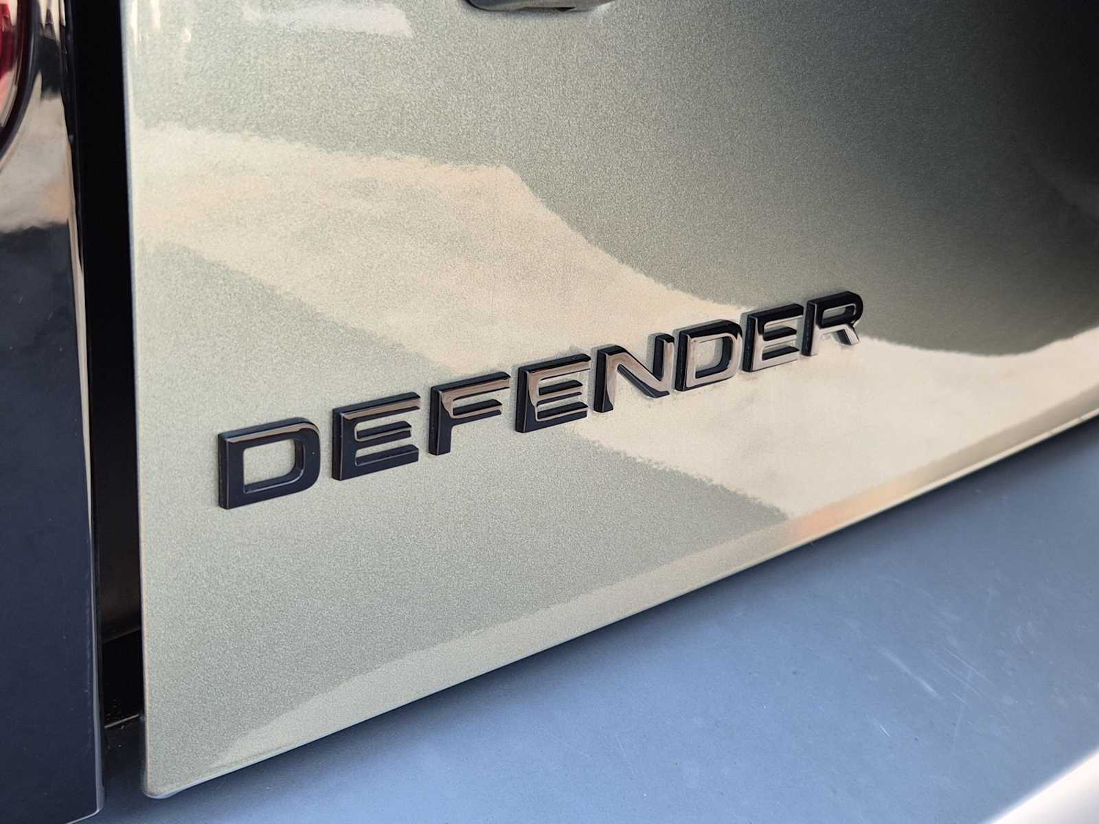 Thumbnail: 2022 Land Rover Defender - 11