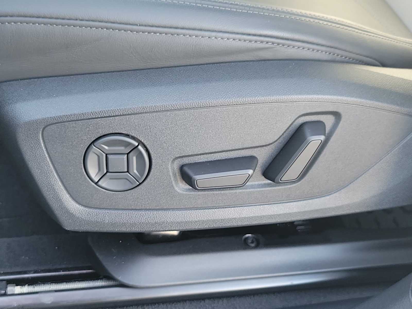 Thumbnail: 2025 Audi Q3 - 16