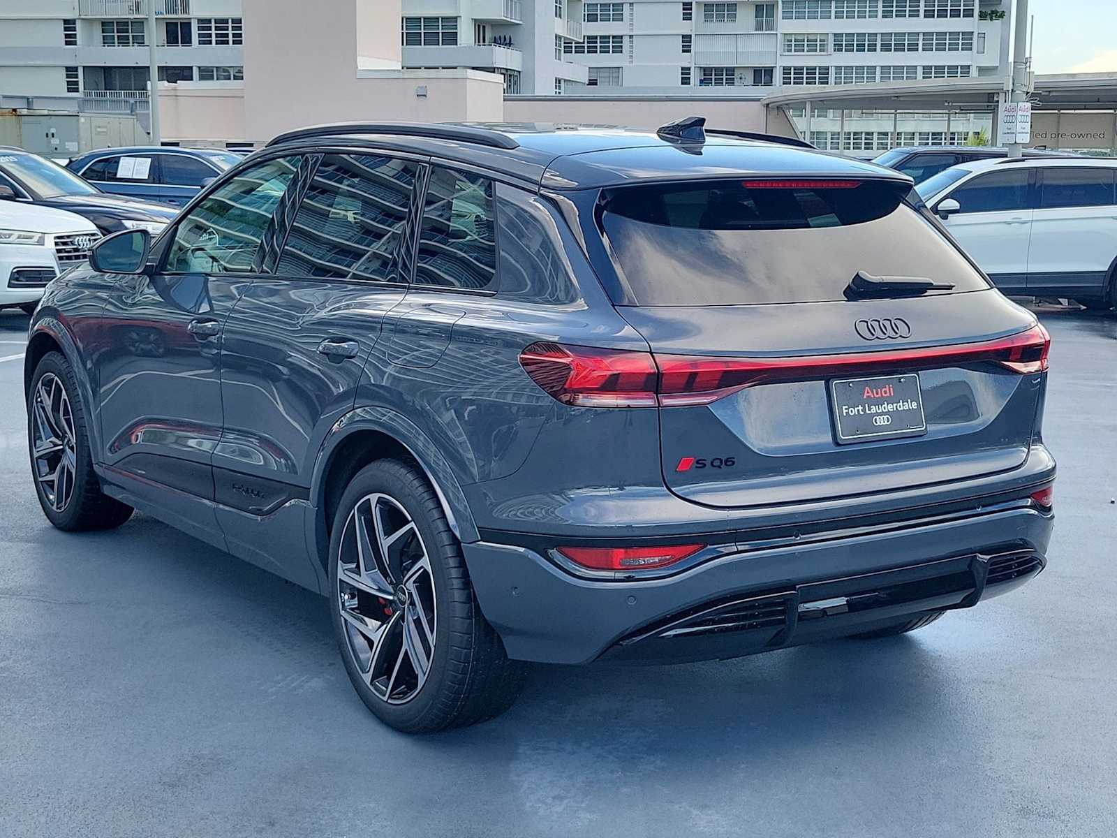 Thumbnail: 2025 Audi SQ6 e-tron - 4