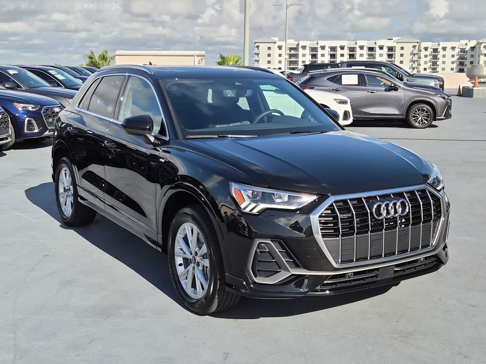 Thumbnail: 2025 Audi Q3 - 8