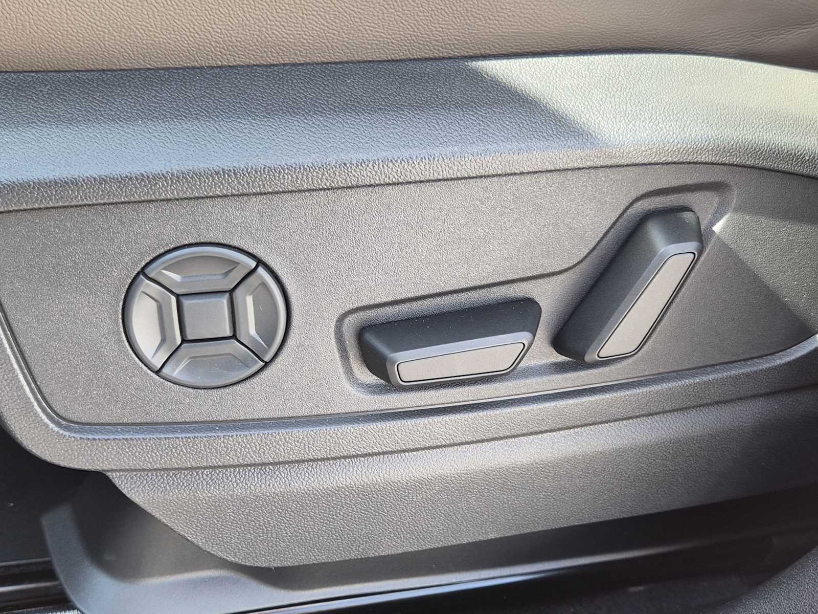 Thumbnail: 2025 Audi Q5 - 16