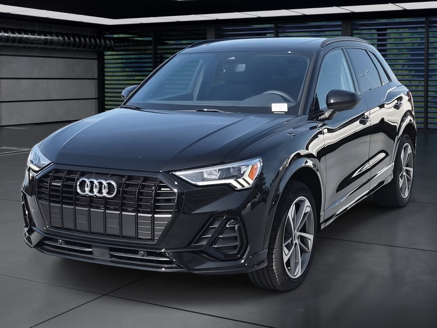 Thumbnail: 2025 Audi Q3 - 1