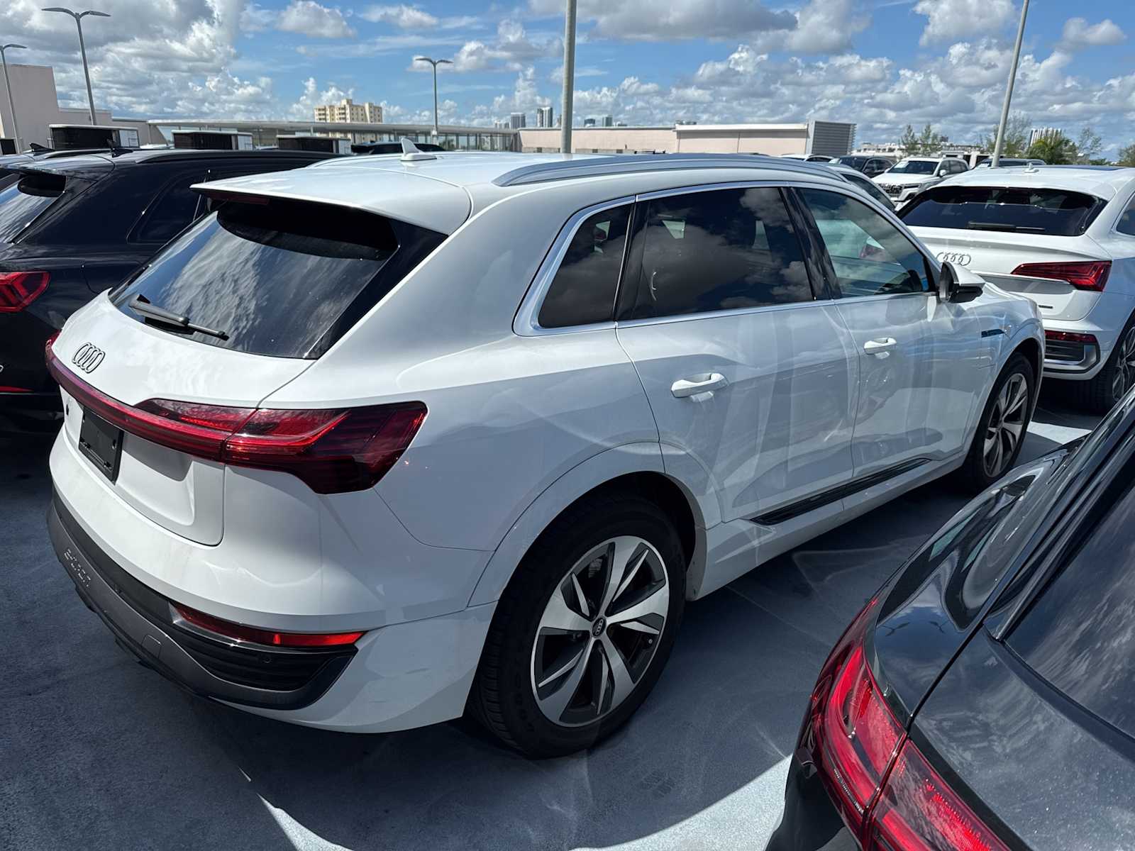 Thumbnail: 2024 Audi Q8 e-tron - 3