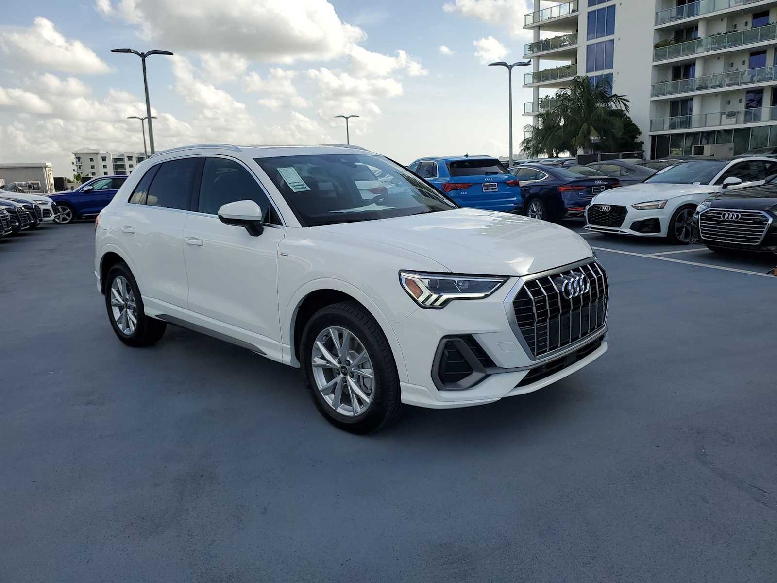 Thumbnail: 2023 Audi Q3 - 8