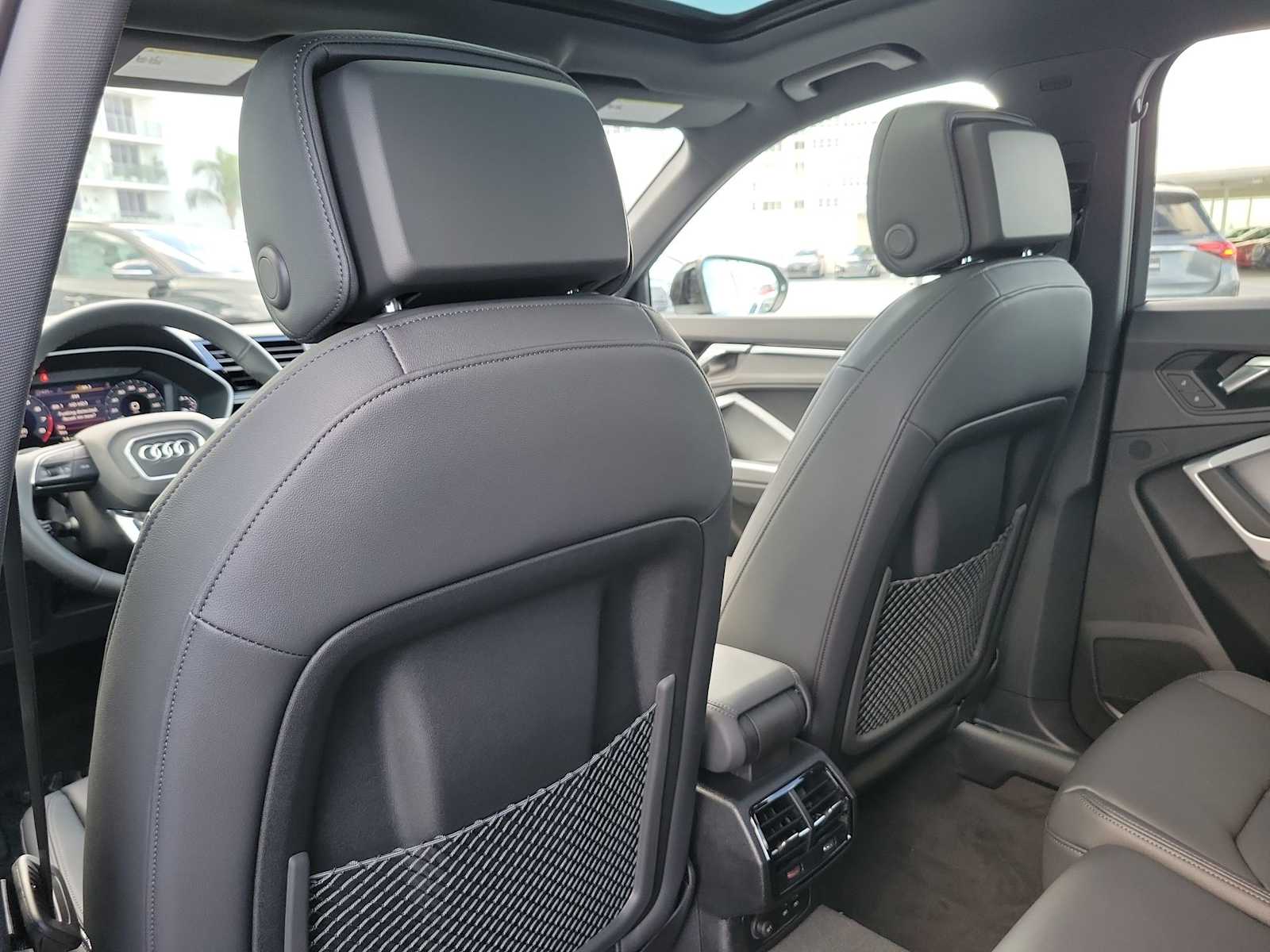 Thumbnail: 2025 Audi Q3 - 17