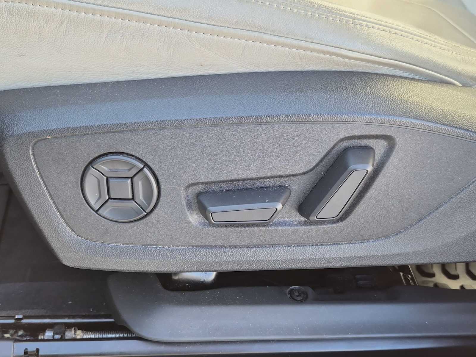 Thumbnail: 2020 Audi Q3 - 16