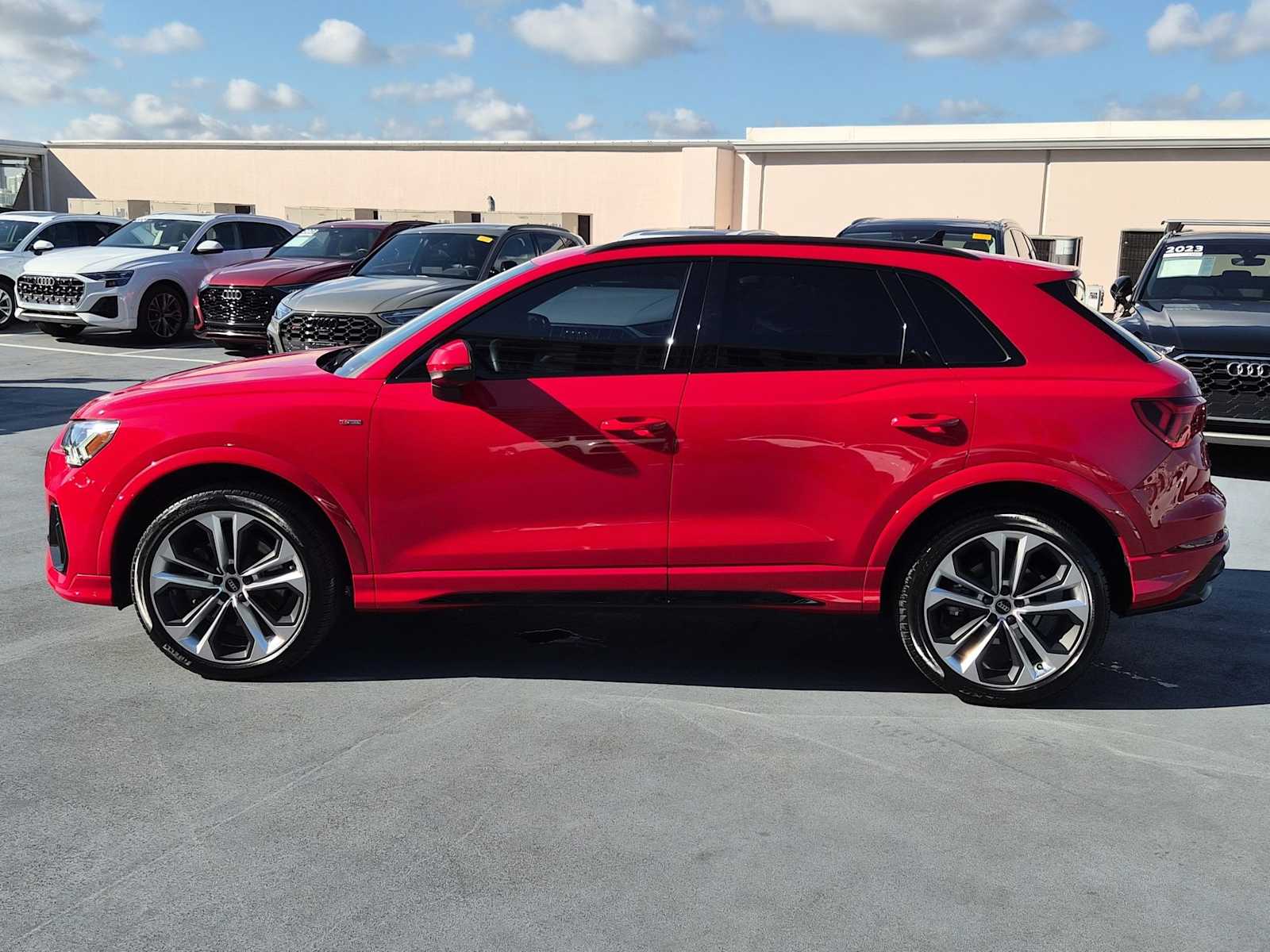 Thumbnail: 2022 Audi Q3 - 3