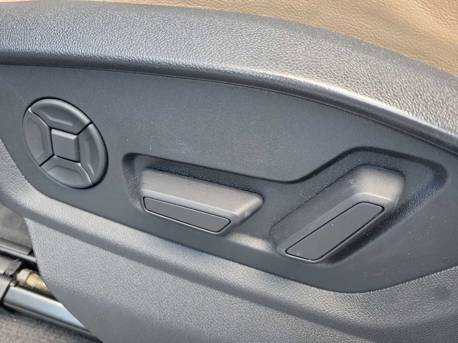 Thumbnail: 2022 Audi Q8 - 17