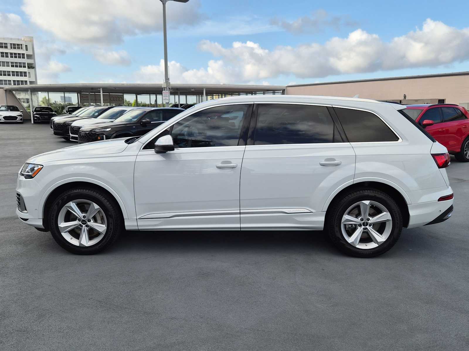 Thumbnail: 2023 Audi Q7 - 3