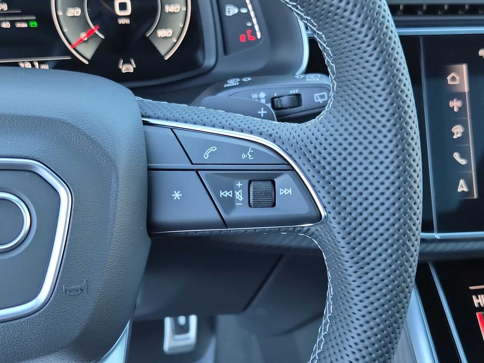 Thumbnail: 2026 Audi SQ7 - 22