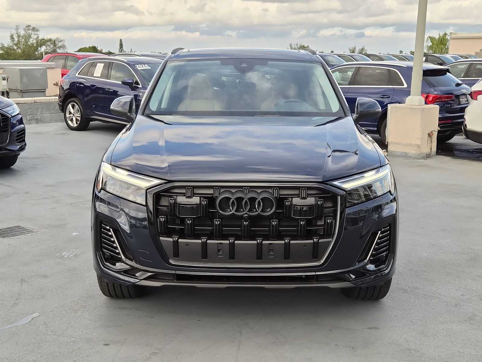 Thumbnail: 2026 Audi Q7 - 9