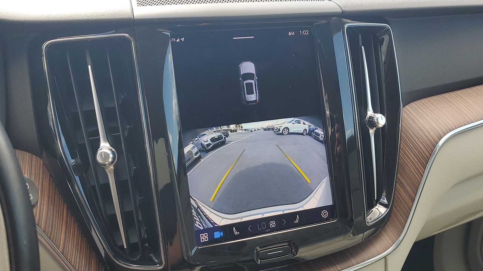 Thumbnail: 2022 Volvo XC60 - 30