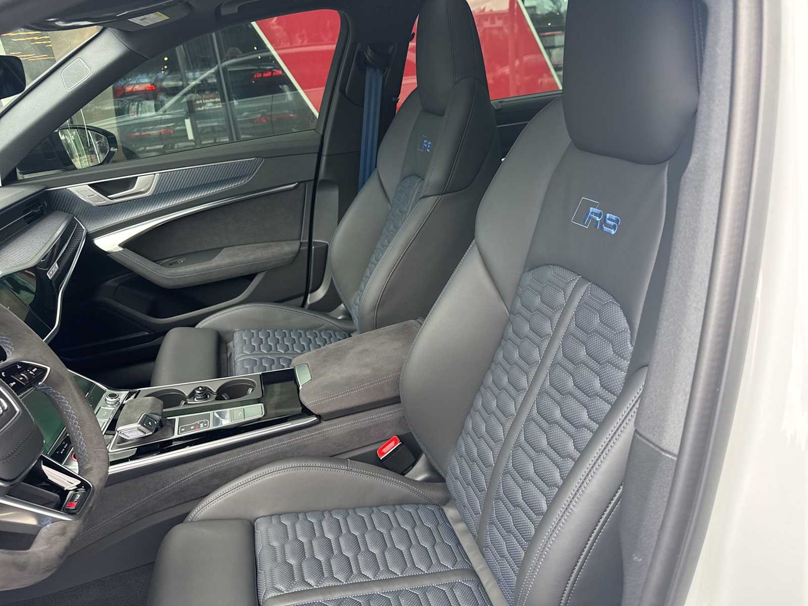 Thumbnail: 2025 Audi RS 6 - 3