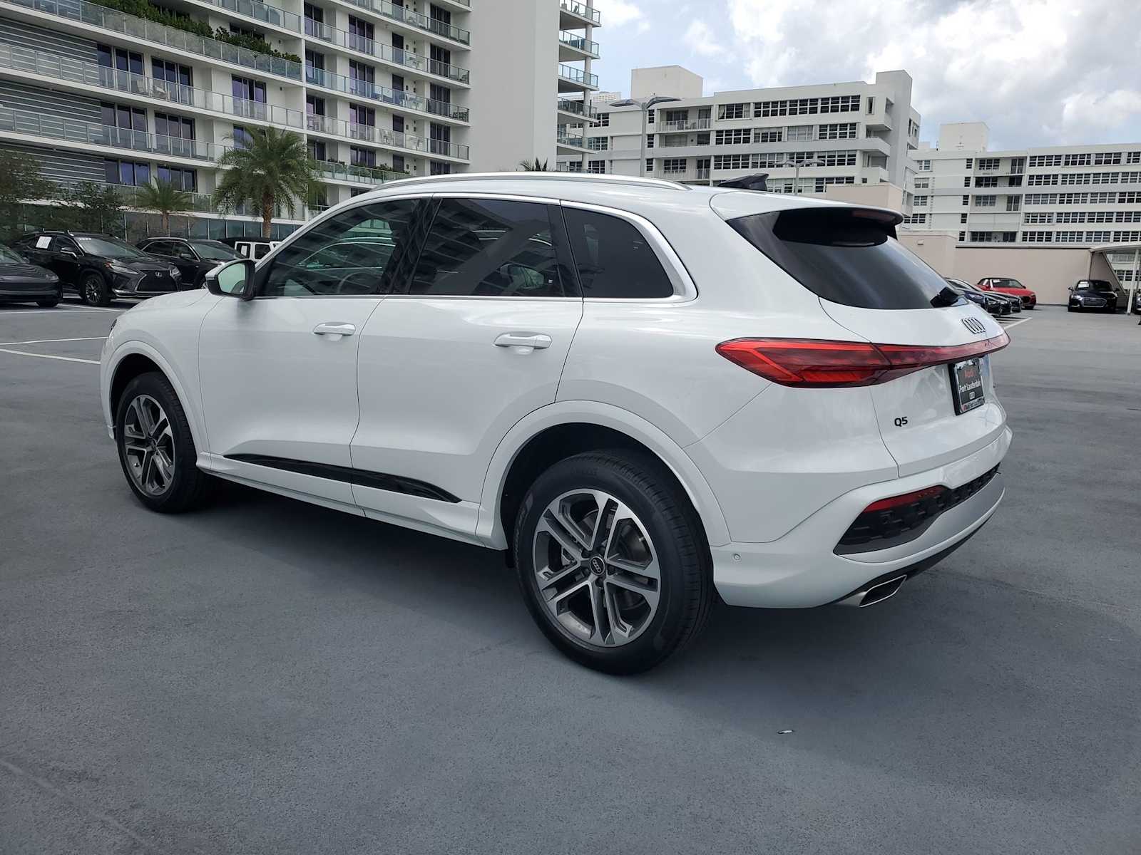 Thumbnail: 2025 Audi Q5 - 4